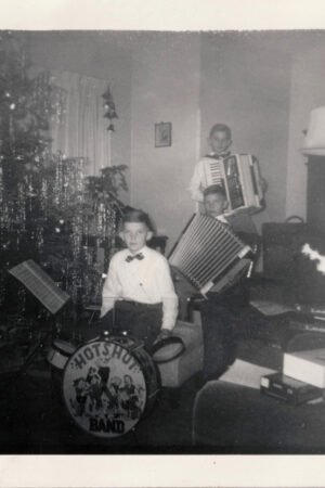 REMY ILLUSION ACCORDION WIGLET 27